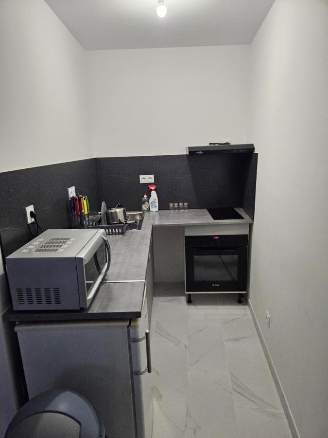 Appartement T2 Moderne, Calme Et Entierement Renove. *