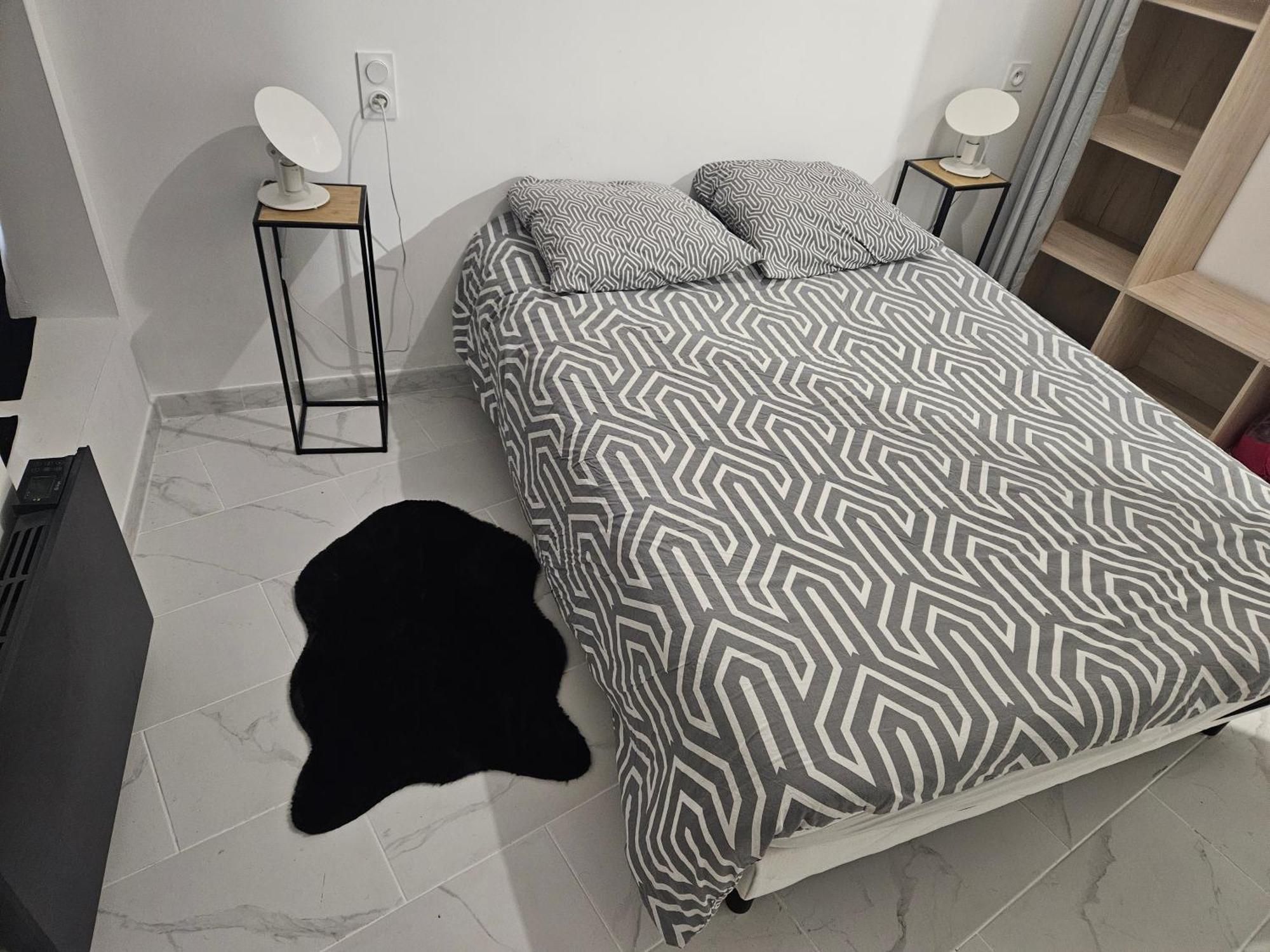 T2 Moderne, Calme Et Entierement Renove. Appartement